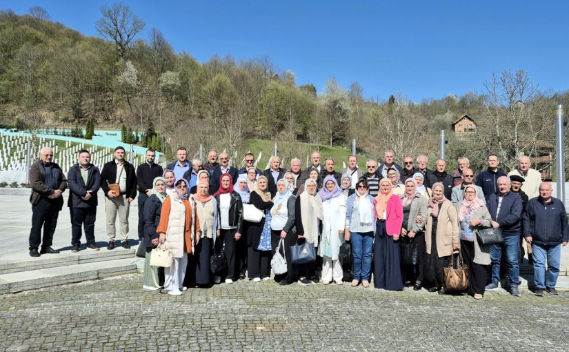 Posjeta džemata Trnovci, Džakule i Prijeko Brdo Memorijalnom centru Potočari i Srebrenici