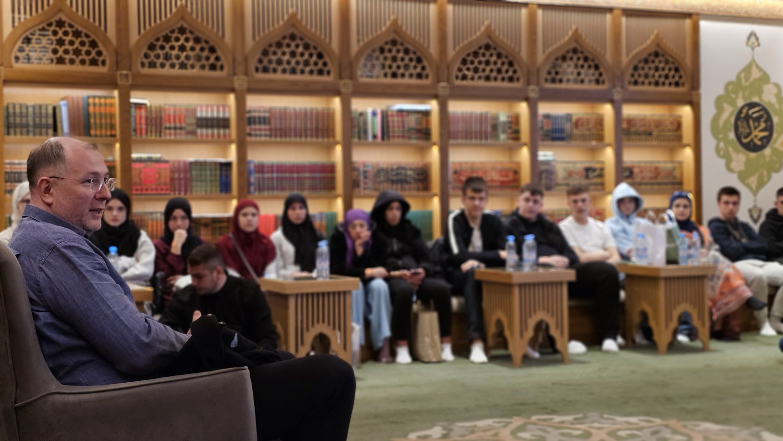 Inspirativan susret u Sarajevu: Omladina posjetila Centar za Kur’an i sunnet i slušala hafiza Musića