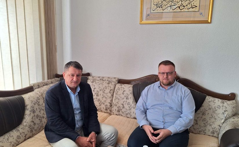 Direktor Mješovite srednje škole Hasan Fehratović posjetio je glavnog imama Hamdiju-ef. Islamovića.